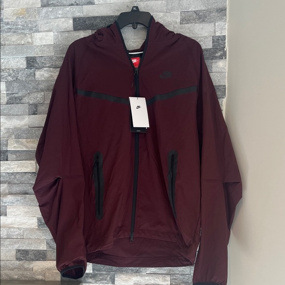 New!! Nike Tech Men's Burgundy Windbreaker Jacket - Picture 3 of 12